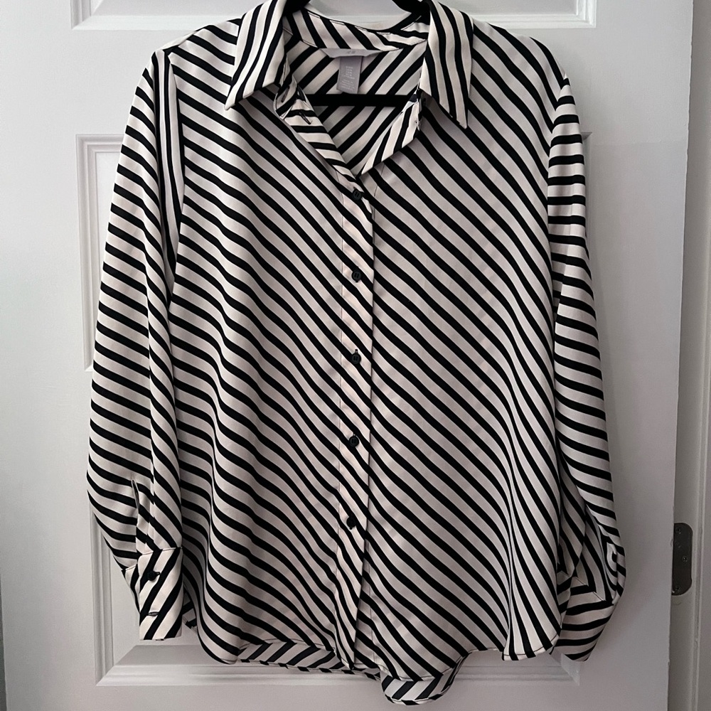 H&M Black and White Boxy Button Down Shirt